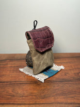 Load image into Gallery viewer, Rangefinder Case - Waxed Canvas/Gator
