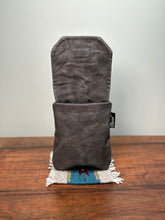 Load image into Gallery viewer, Rangefinder Case - Waxed Canvas/Gator
